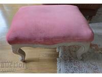 Scaunel vopsit și restaurat