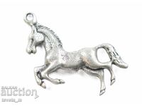 Pandantiv metalic talisman în formă de cal