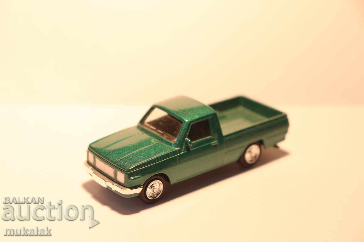 1/64 GRELL MODEL VARTBURG WARTBURG CAR MODEL - 5 1/64 GRELL MODEL VARTBURG WARTBURG CAR MODEL - 5