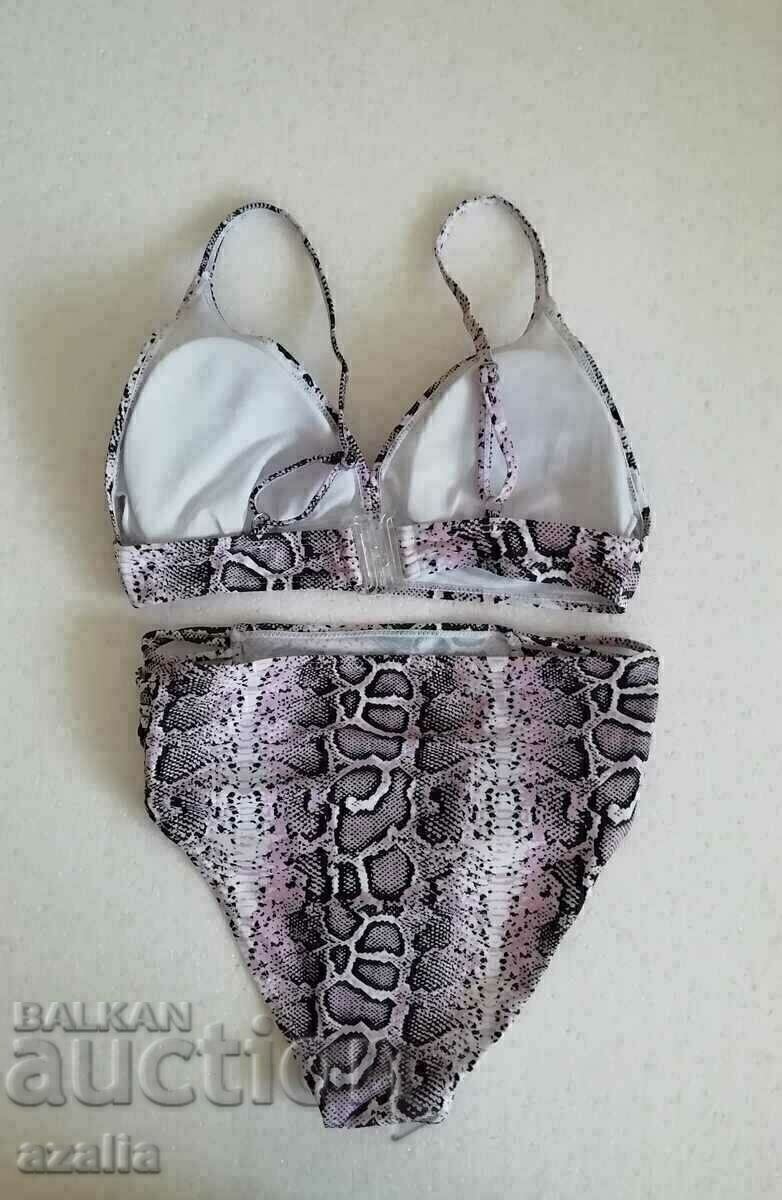 Costum de baie mic din două piese cu preț 15.00 BGN | € 7.67 Costum de baie mic din două piese cu preț 15.00 BGN | € 7.67