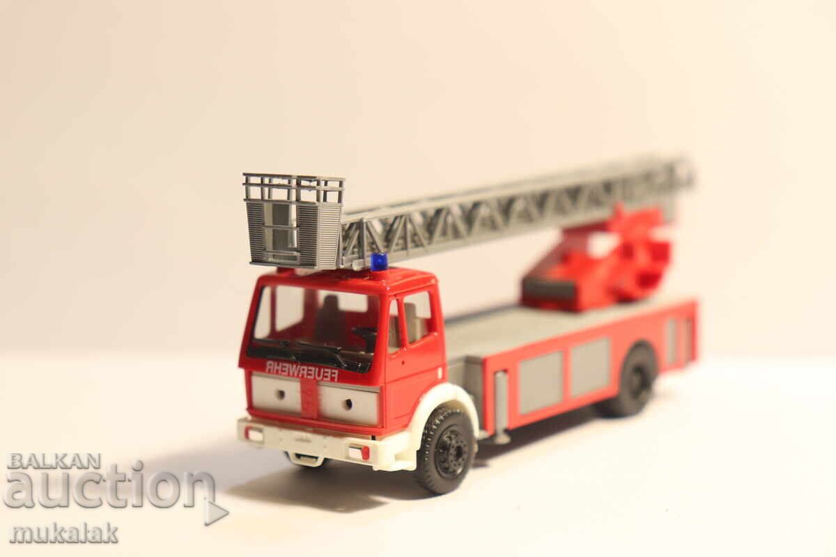 ROCO?? 1/87 H0 MERCEDES CAMION DE POMPIERI MODEL cu preț 10.00 BGN | € 5.11 ROCO?? 1/87 H0 MERCEDES CAMION DE POMPIERI MODEL cu preț 10.00 BGN | € 5.11