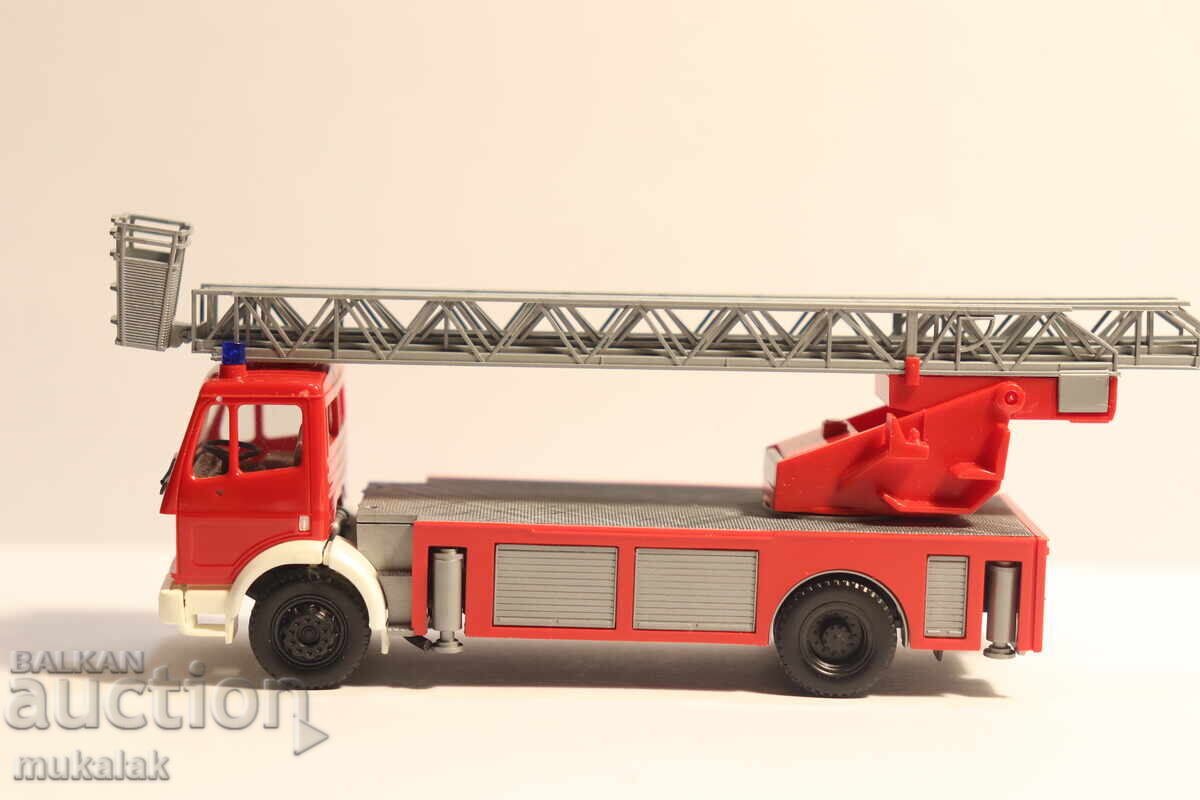 ROCO?? 1/87 H0 MERCEDES CAMION DE POMPIERI MODEL ROCO?? 1/87 H0 MERCEDES CAMION DE POMPIERI MODEL