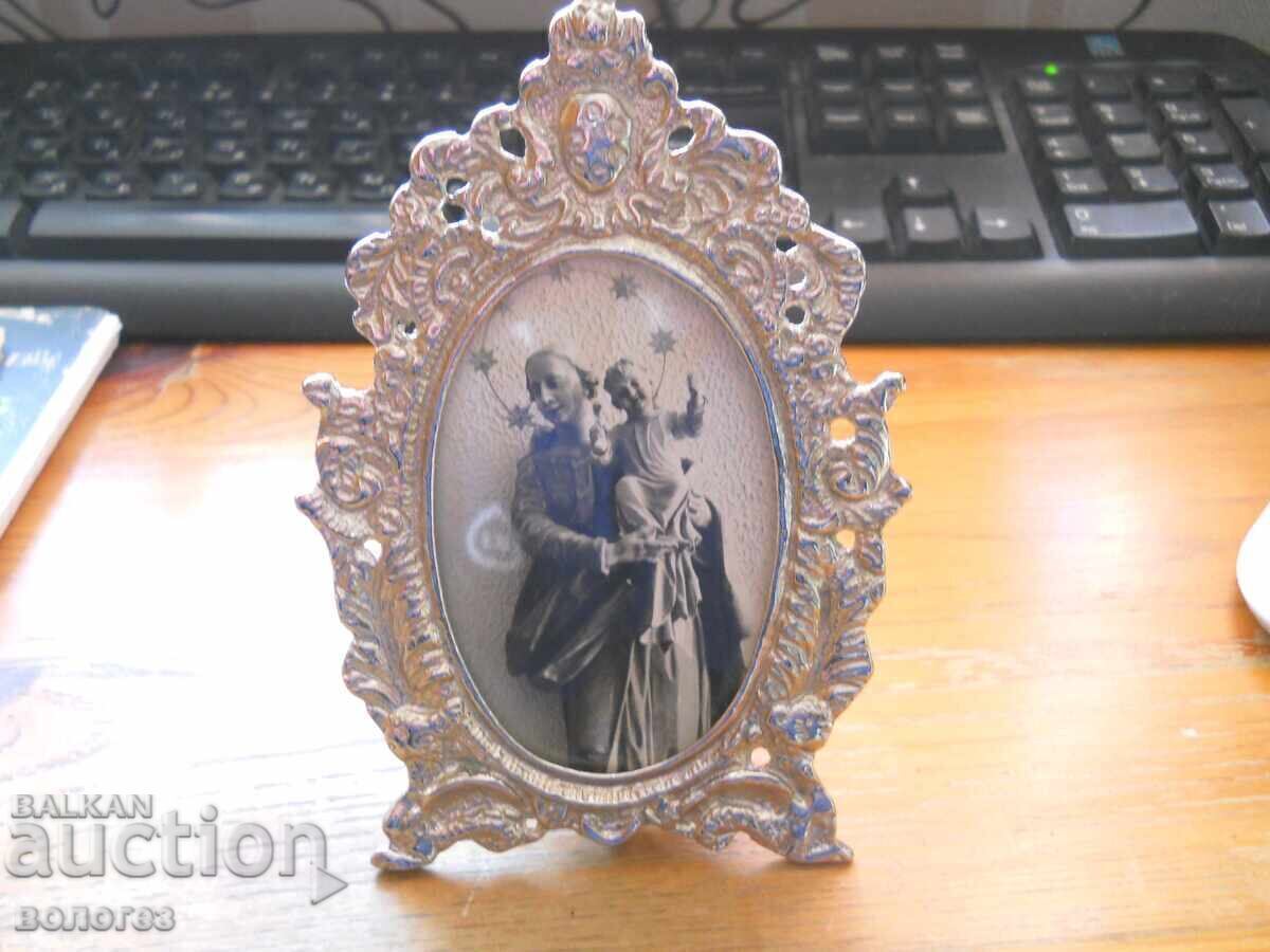 Madonna cu pruncul într-o ramă bogat ornamentată cu preț € 15.34 | 30.00 BGN