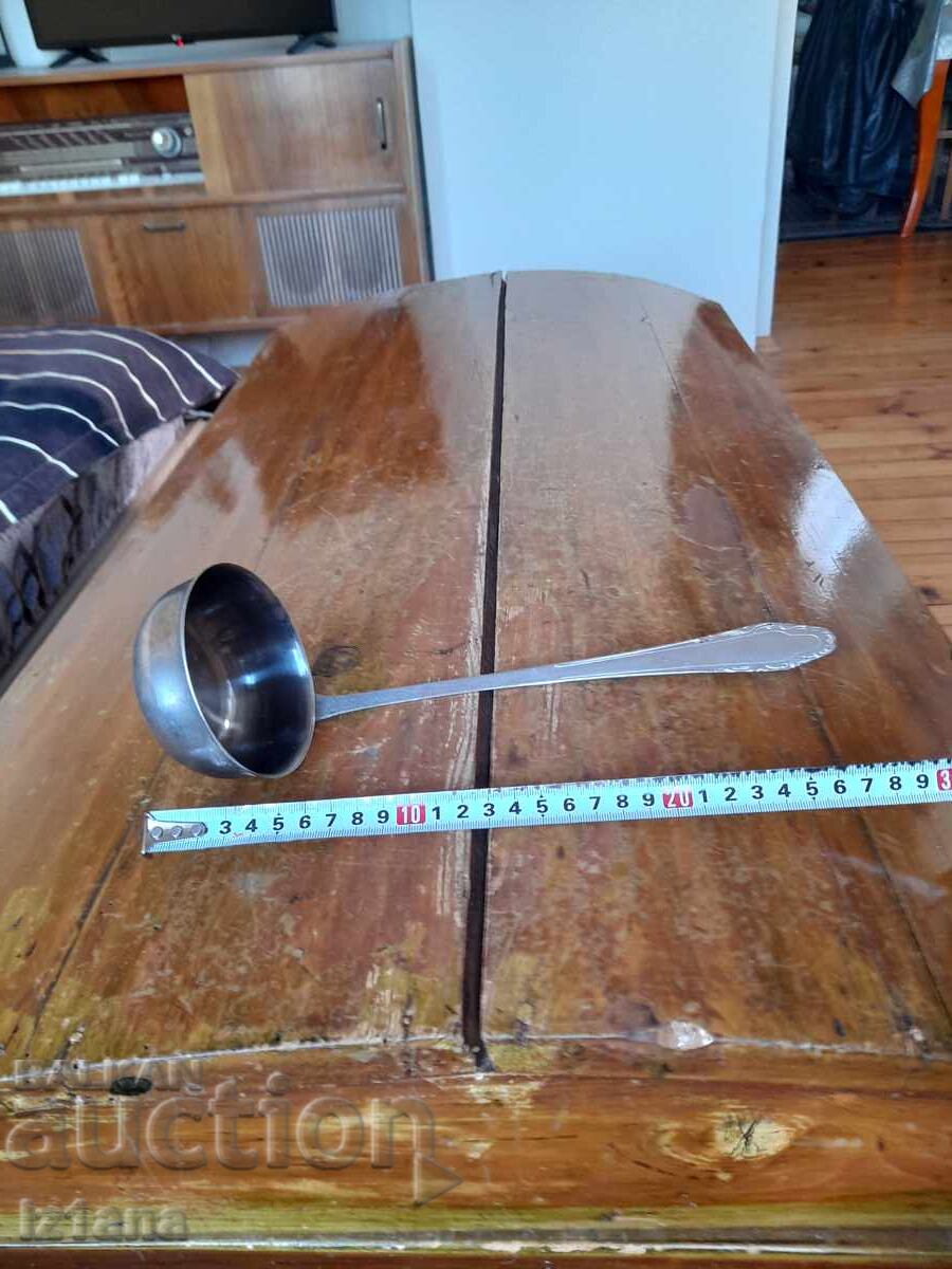 Un cărucior vechi cu preț 22.00 BGN | € 11.25 Un cărucior vechi cu preț 22.00 BGN | € 11.25