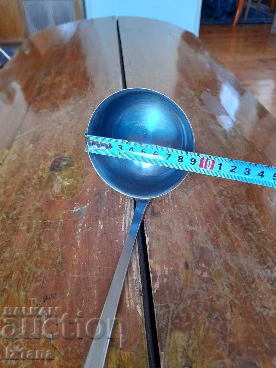 Licitație Un cărucior vechi Licitație Un cărucior vechi