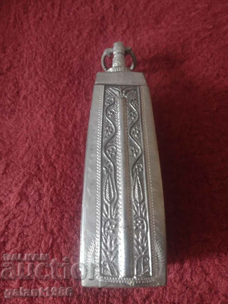 PAVUR cu preț 60.00 BGN | € 30.68 PAVUR cu preț 60.00 BGN | € 30.68