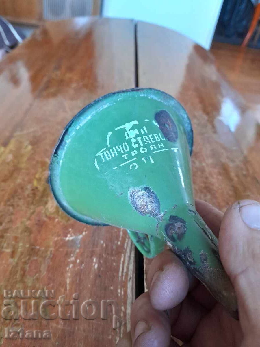 Стара емайлирана фуния с цена 16.00 лв. | € 8.18 Стара емайлирана фуния с цена 16.00 лв. | € 8.18