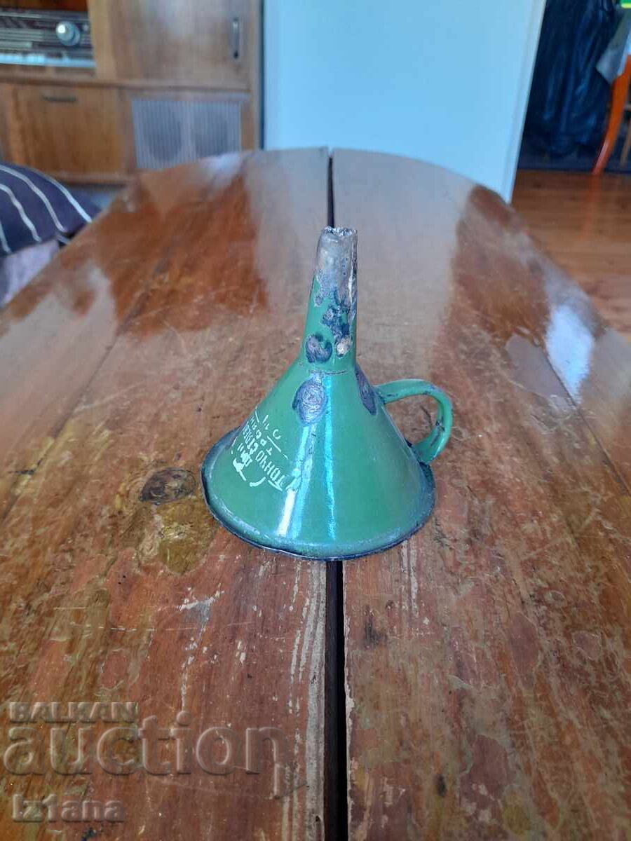 Стара емайлирана фуния Стара емайлирана фуния