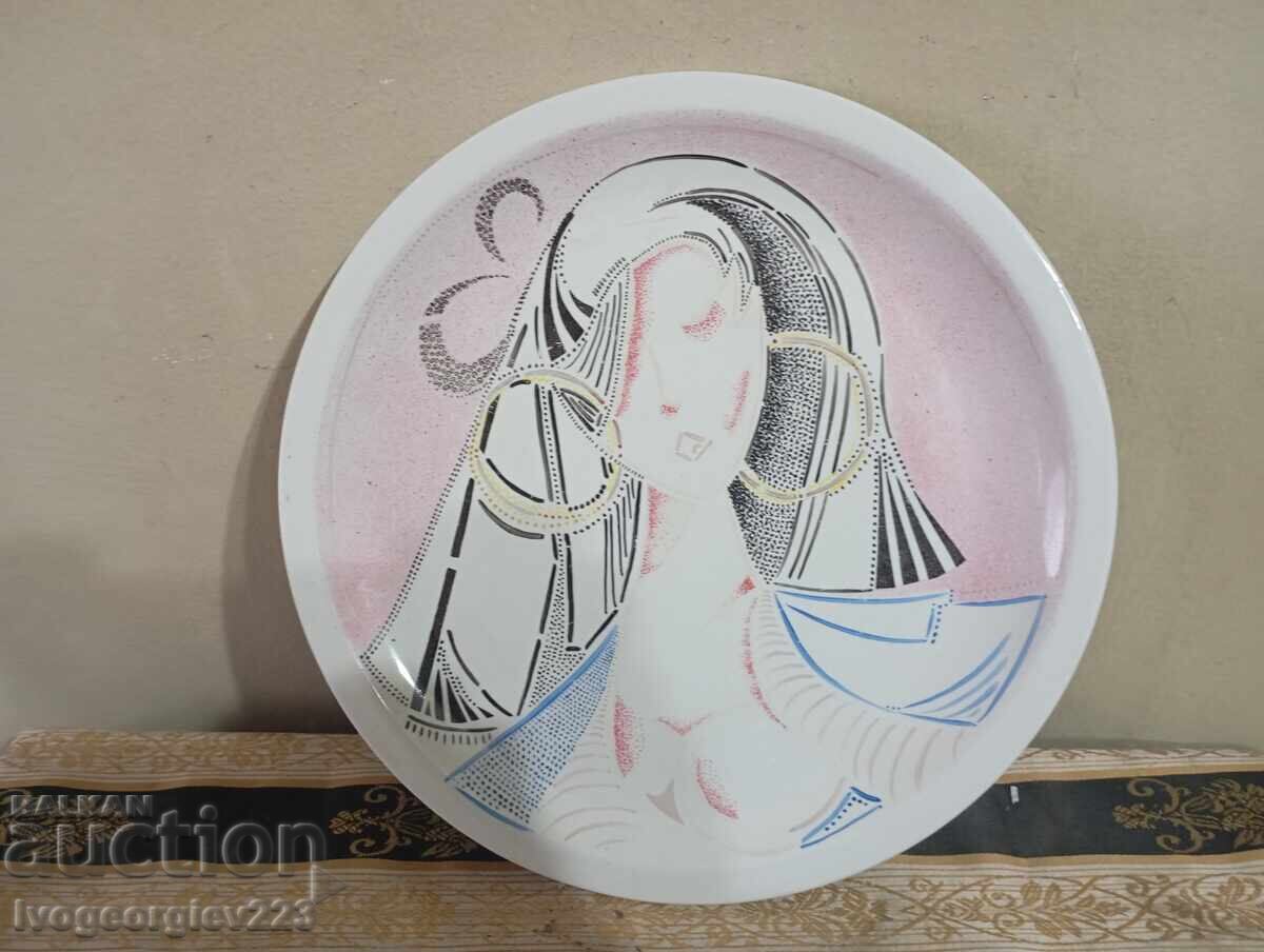 Farfurie de porțelan pentru perete cu preț 30.00 BGN | € 15.34 Farfurie de porțelan pentru perete cu preț 30.00 BGN | € 15.34