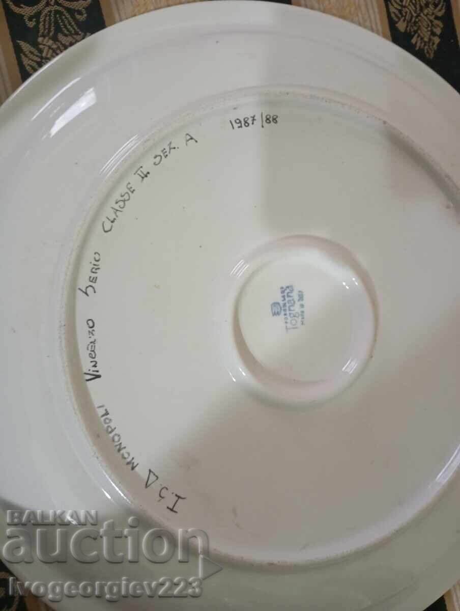 Licitație Farfurie de porțelan pentru perete Licitație Farfurie de porțelan pentru perete