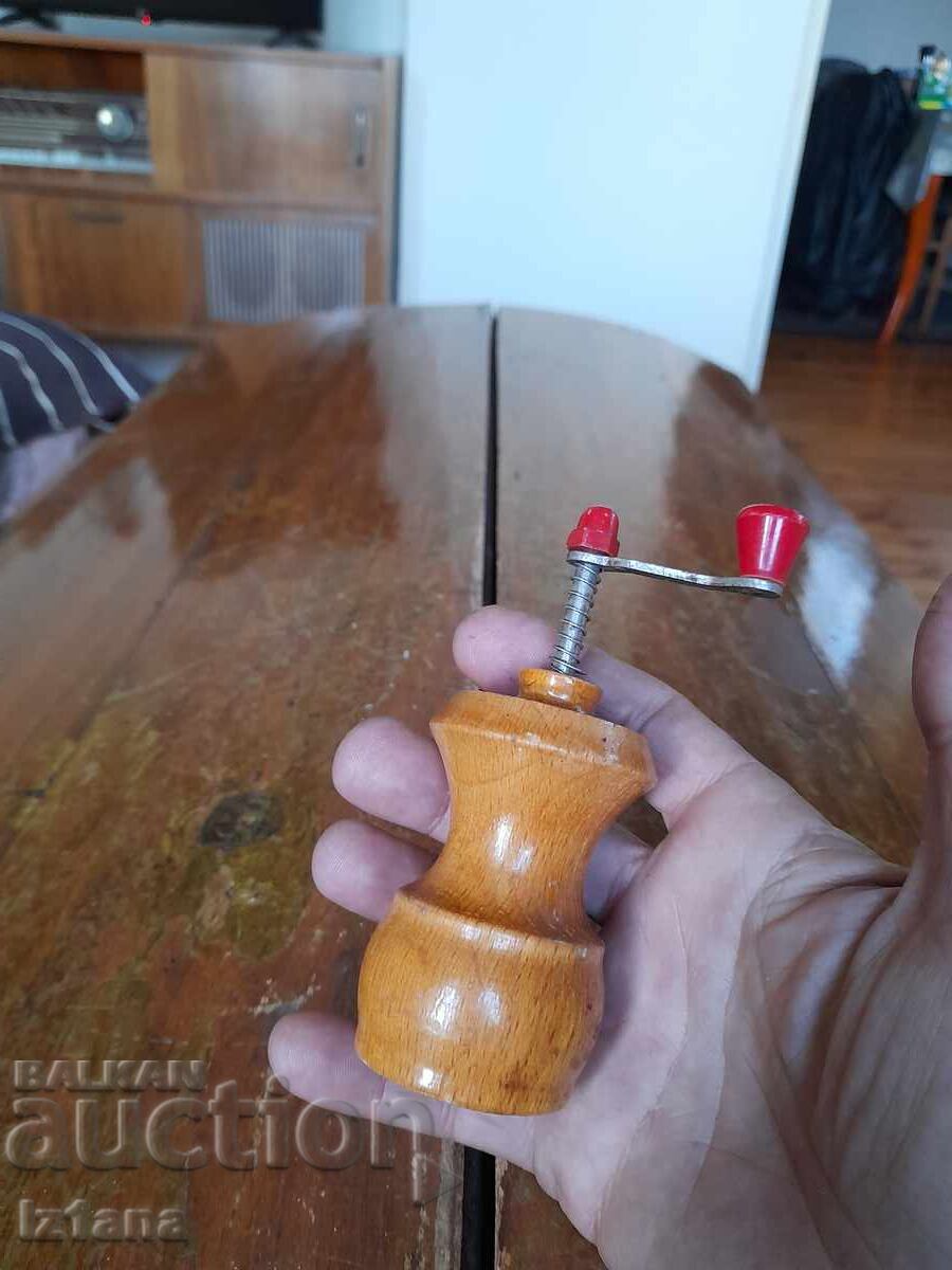 Стара Мелничка,мелница за чер пипер с цена 27.00 лв. | € 13.80 Стара Мелничка,мелница за чер пипер с цена 27.00 лв. | € 13.80