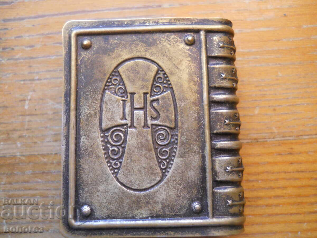 Παράδοση Ασημένιο παλιό κουτί για κομπολόι σε σχήμα βιβλίου