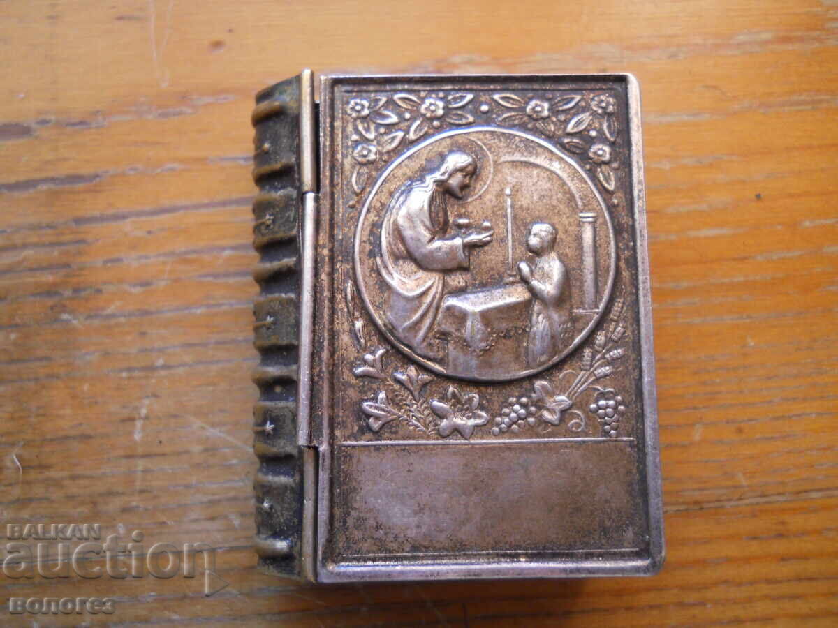 Ασημένιο παλιό κουτί για κομπολόι σε σχήμα βιβλίου