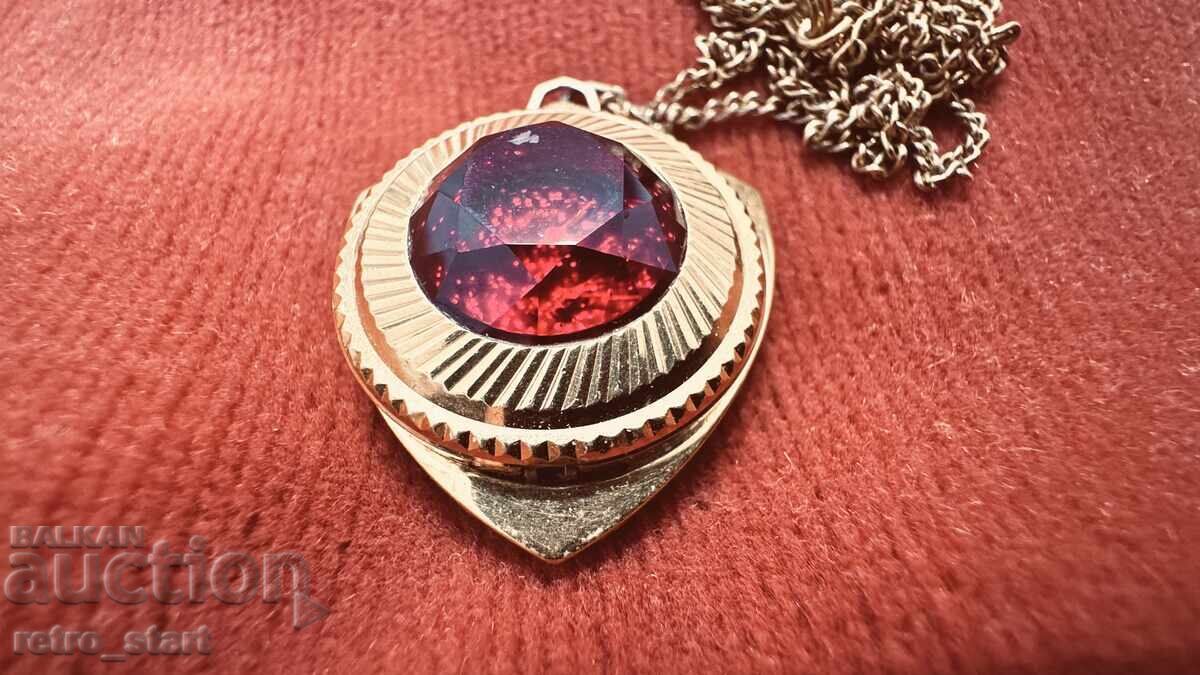 Gold-plated watch, necklace, works! with price 100.00 BGN | € 51.13 Gold-plated watch, necklace, works! with price 100.00 BGN | € 51.13