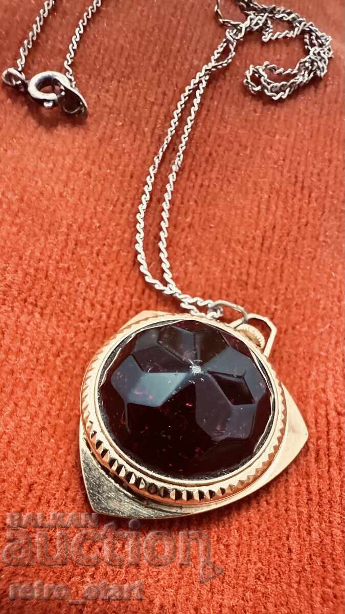 Ceas placat cu aur, colier, piatră roșu închis, funcționează! Ceas placat cu aur, colier, piatră roșu închis, funcționează!