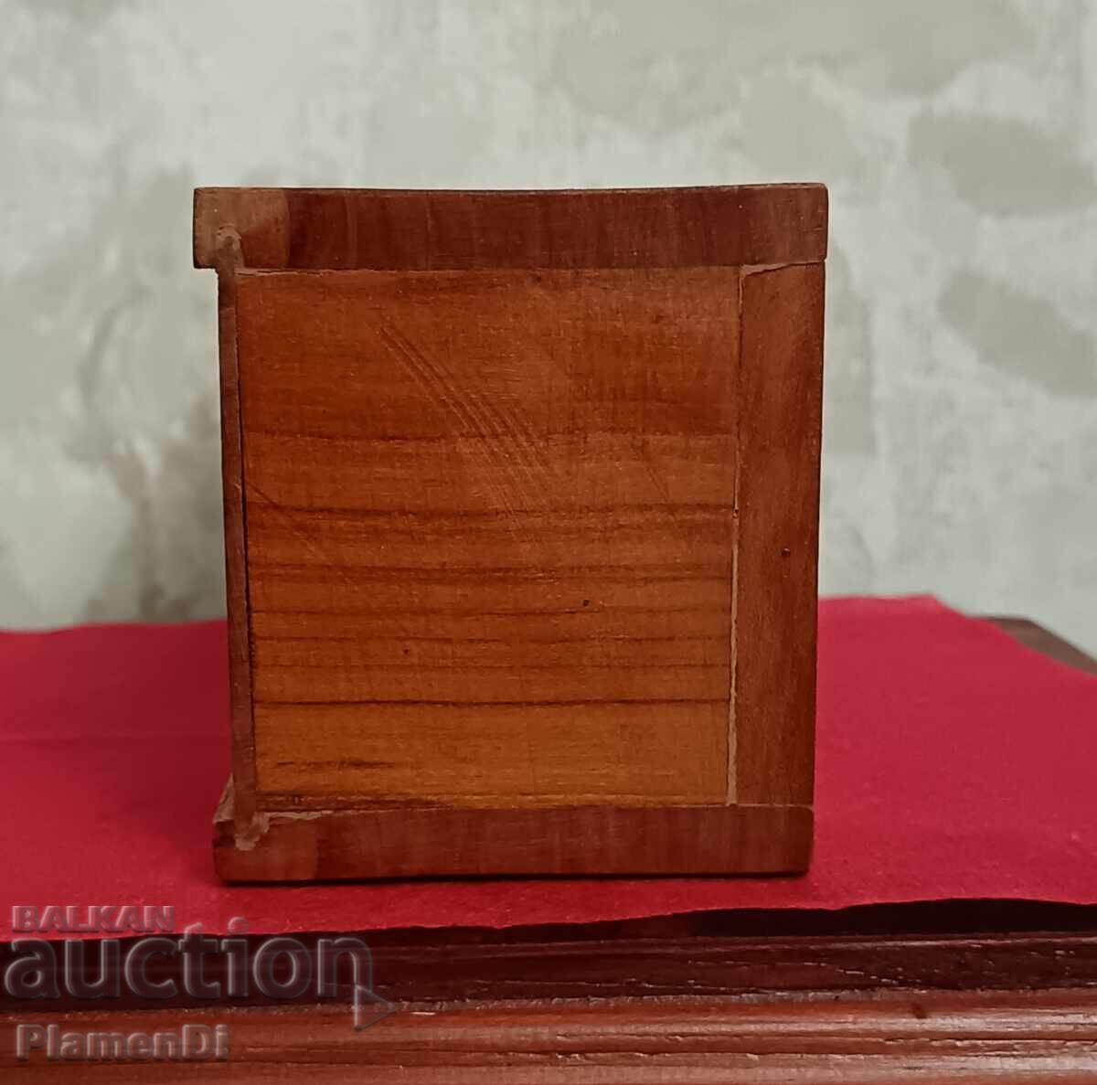 Παράδοση Ξύλινη βάση, κουτί με 6 αναδευτήρες Παράδοση Ξύλινη βάση, κουτί με 6 αναδευτήρες