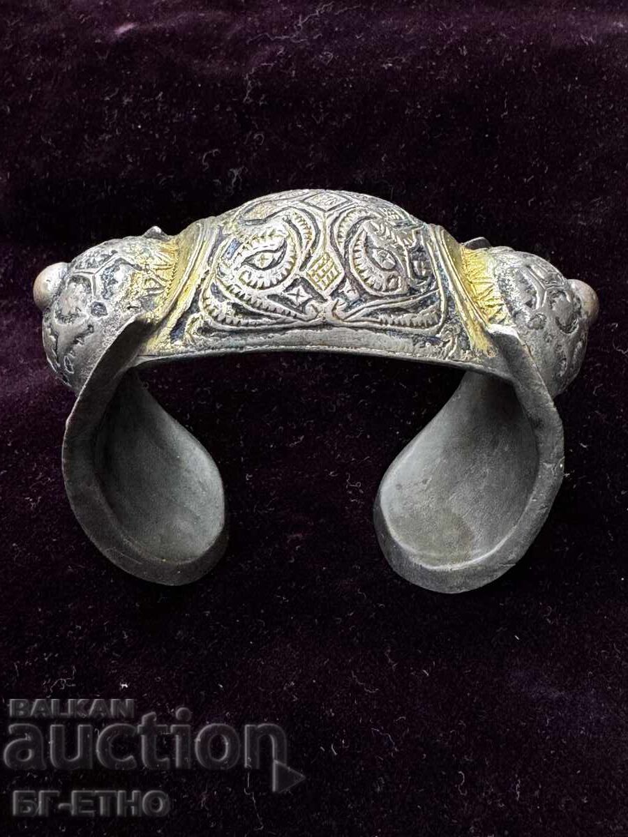 Αναγεννησιακό βραχιόλι ρόκα κουμπέλια με τιμή 1980.00 BGN | € 1012.36 Αναγεννησιακό βραχιόλι ρόκα κουμπέλια με τιμή 1980.00 BGN | € 1012.36