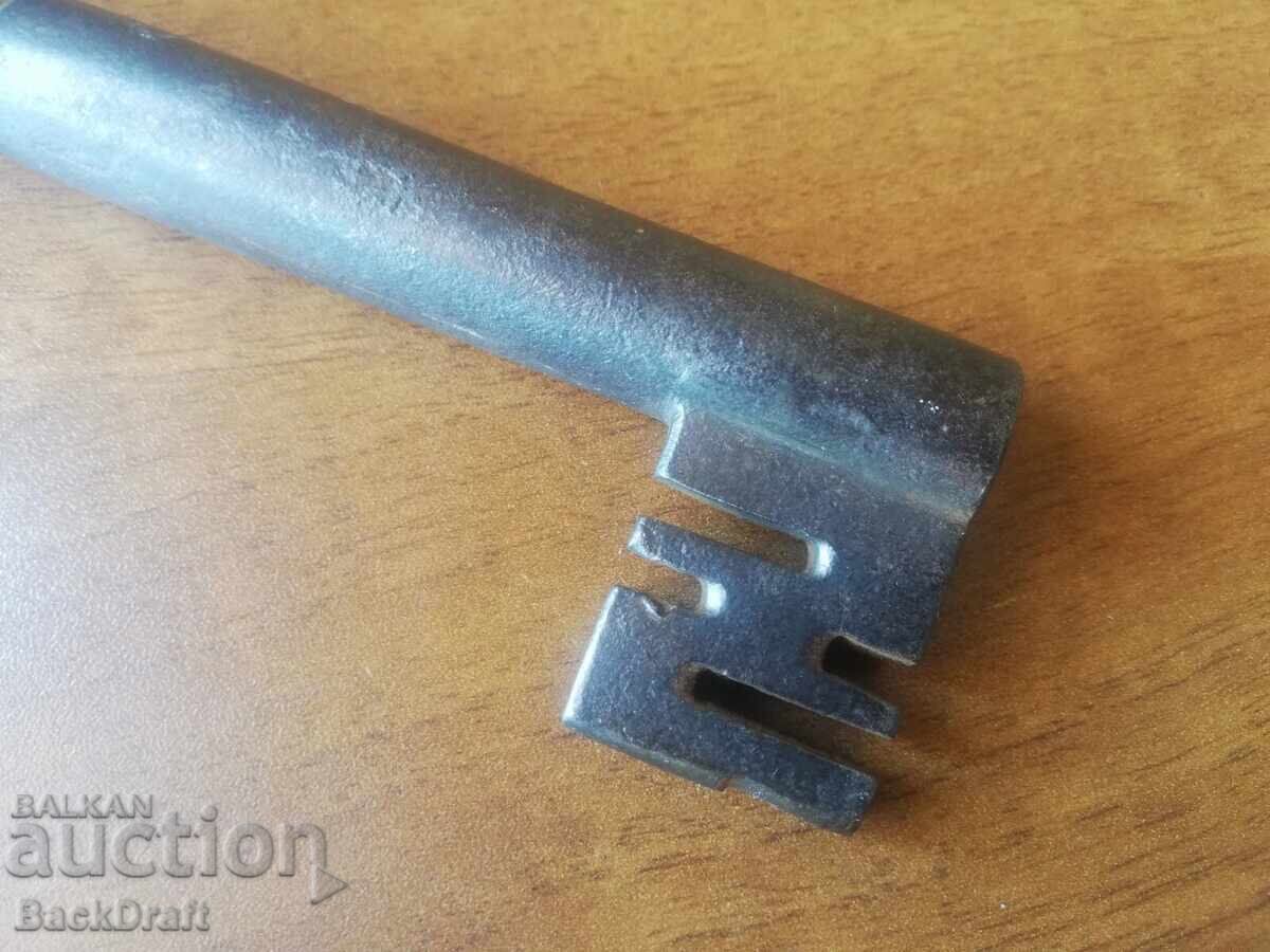 СТАР АВТЕНТИЧЕН КОВАН МАНАСТИРСКИ КЛЮЧ ОТ ПОРТА,ВРАТА - 6 СТАР АВТЕНТИЧЕН КОВАН МАНАСТИРСКИ КЛЮЧ ОТ ПОРТА,ВРАТА - 6