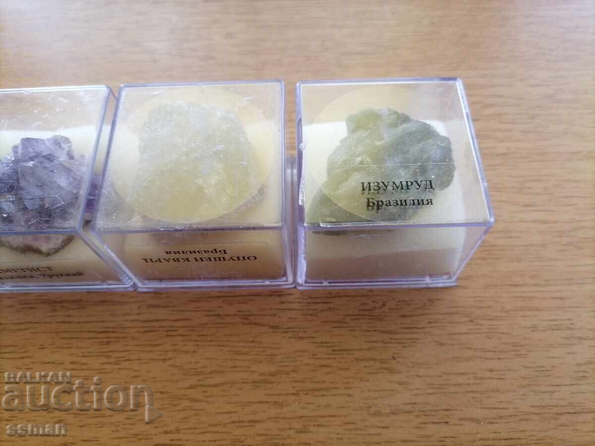 Аукцион Камъни-аметист смарагд изумруд кварц рубин Аукцион Камъни-аметист смарагд изумруд кварц рубин