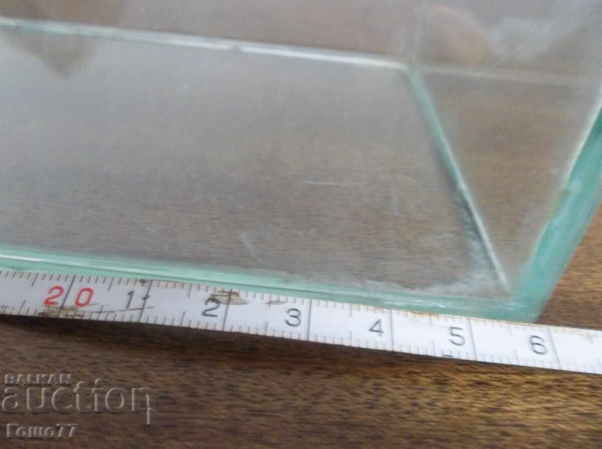 Аквариум с цена 5.00 лв. | € 2.56 Аквариум с цена 5.00 лв. | € 2.56