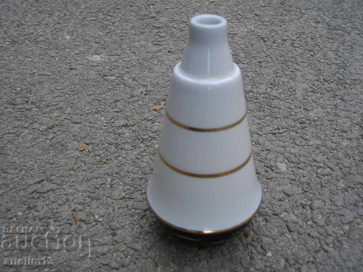 Sticlă de porțelan pentru vodcă LFZ URSS cu preț 55.00 BGN | € 28.12 Sticlă de porțelan pentru vodcă LFZ URSS cu preț 55.00 BGN | € 28.12