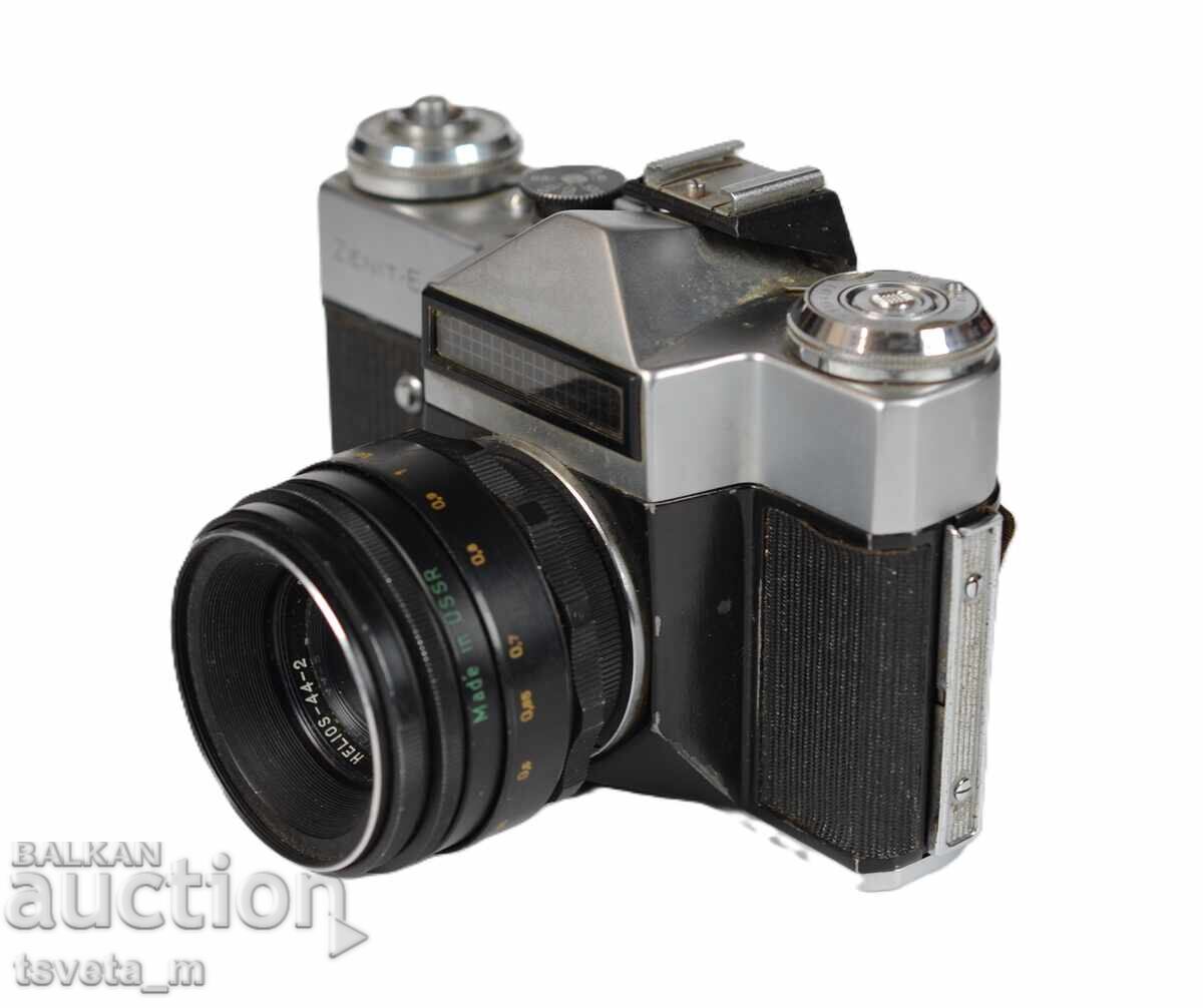 Фотоапарат ЗЕНИТ Е + Обектив Helios 44 - 2 СССР с цена 30.00 лв. | € 15.34 Фотоапарат ЗЕНИТ Е + Обектив Helios 44 - 2 СССР с цена 30.00 лв. | € 15.34
