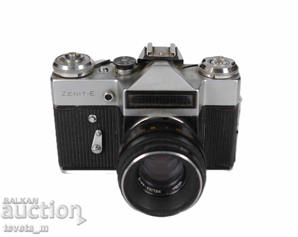 Фотоапарат ЗЕНИТ Е + Обектив Helios 44 - 2 СССР Фотоапарат ЗЕНИТ Е + Обектив Helios 44 - 2 СССР