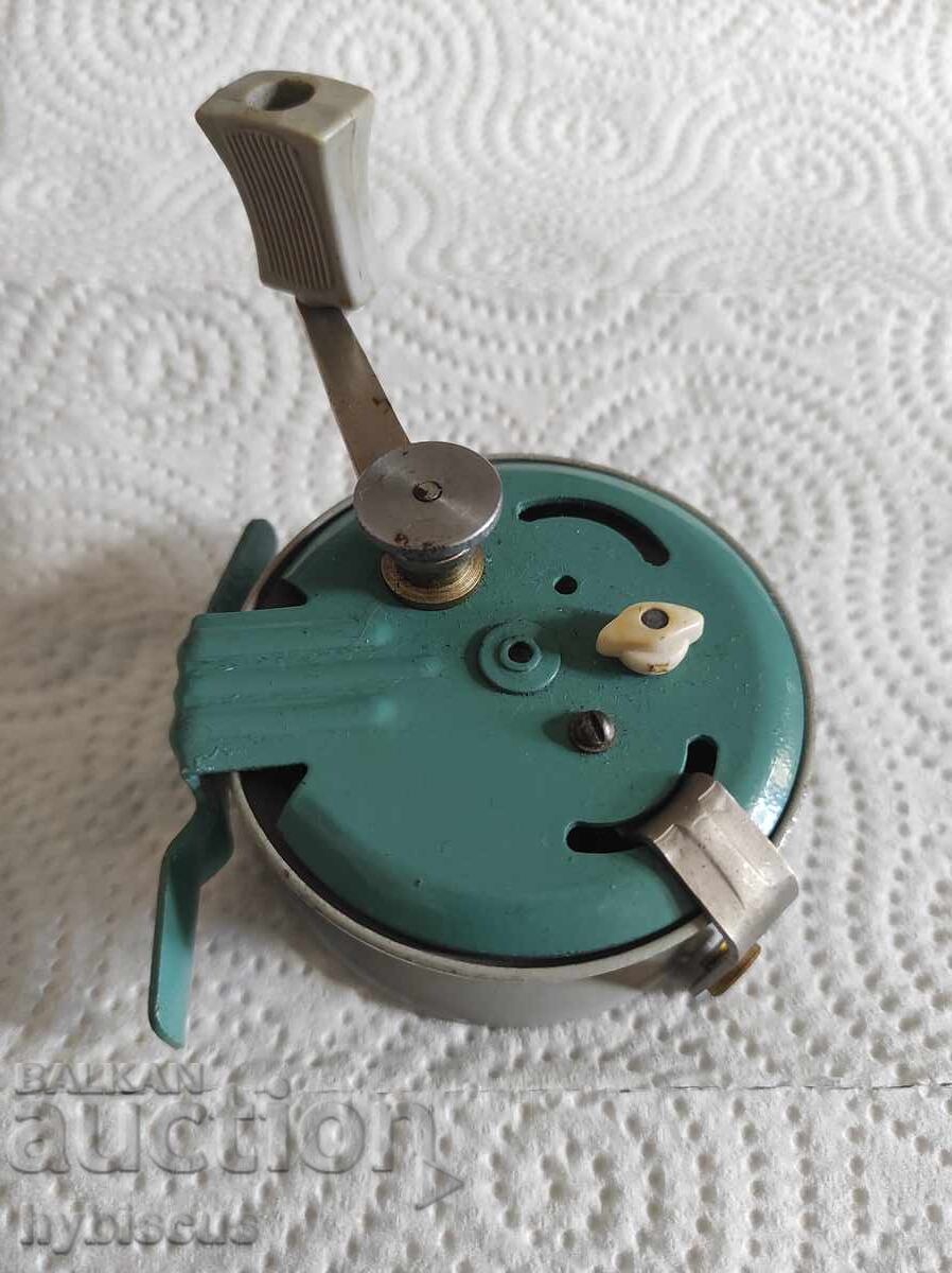 Mulineta de pescuit vintage cu preț 35.00 BGN | € 17.90 Mulineta de pescuit vintage cu preț 35.00 BGN | € 17.90