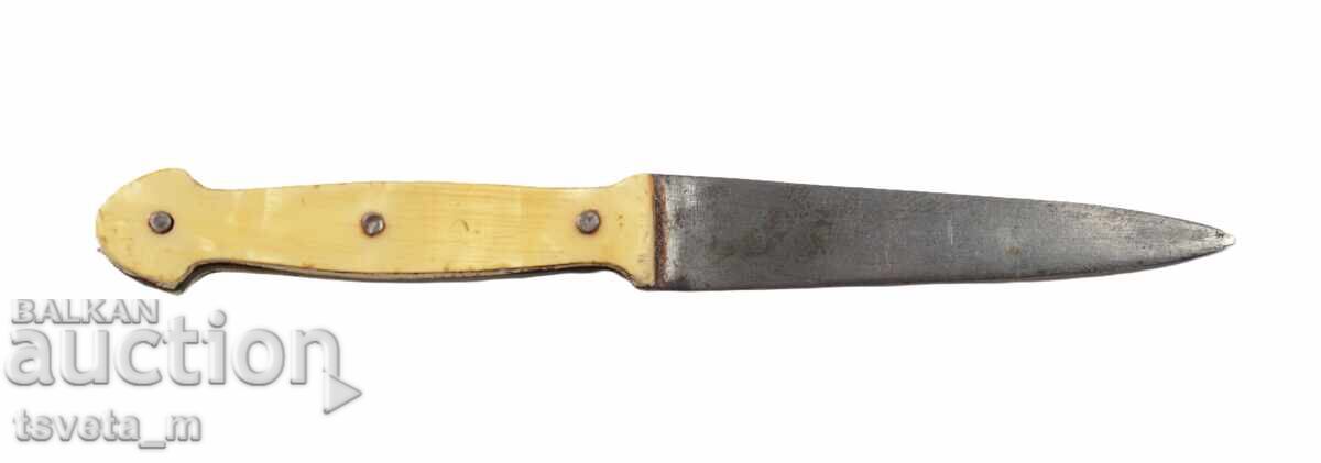 Cuțit vechi Cuțit vechi