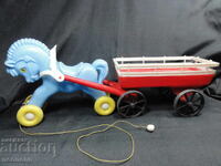 СТАРА РЕТРО СОЦ УНГАРСКА ПЛАСТМАСОВА ИГРАЧКА КОН С КАРУЧКА