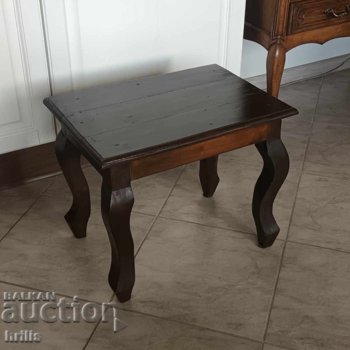 Auction WONDERFUL VINTAGE SIDE TABLE MADE OF SOLID MAHOGANY Auction WONDERFUL VINTAGE SIDE TABLE MADE OF SOLID MAHOGANY