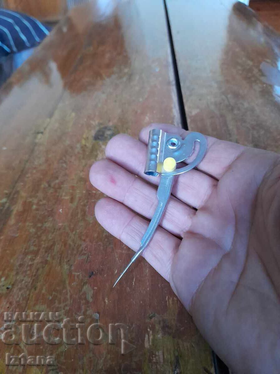 Стар пергел с цена 12.00 лв. | € 6.14 Стар пергел с цена 12.00 лв. | € 6.14