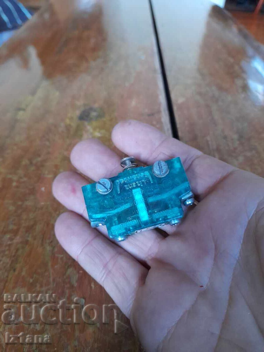 Παλιός οριακός διακόπτης με τιμή 12.00 BGN | € 6.14 Παλιός οριακός διακόπτης με τιμή 12.00 BGN | € 6.14