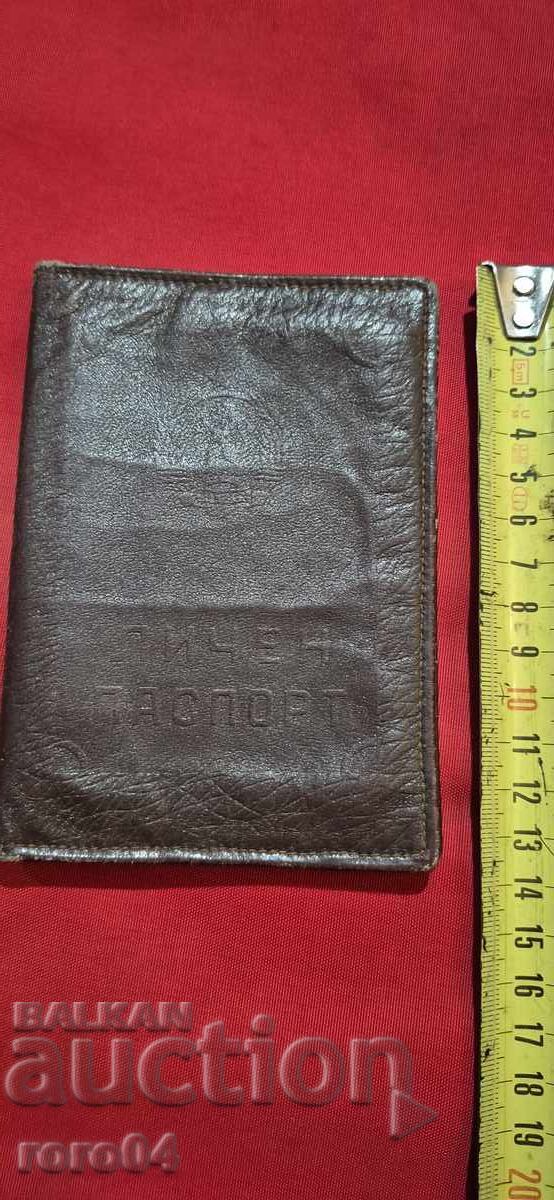 Delivery of PERSONAL PASSPORT - PRB - LEATHER CASE