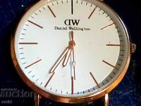 Όμορφο ρολόι (4) ωρών, λειτουργεί με νέα μπαταρία