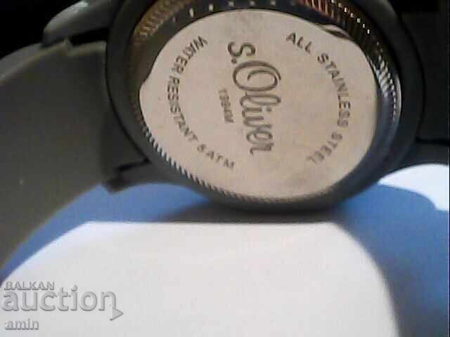 Аукцион 2бр 4исто нови 4асовници OLIVER работете Аукцион 2бр 4исто нови 4асовници OLIVER работете