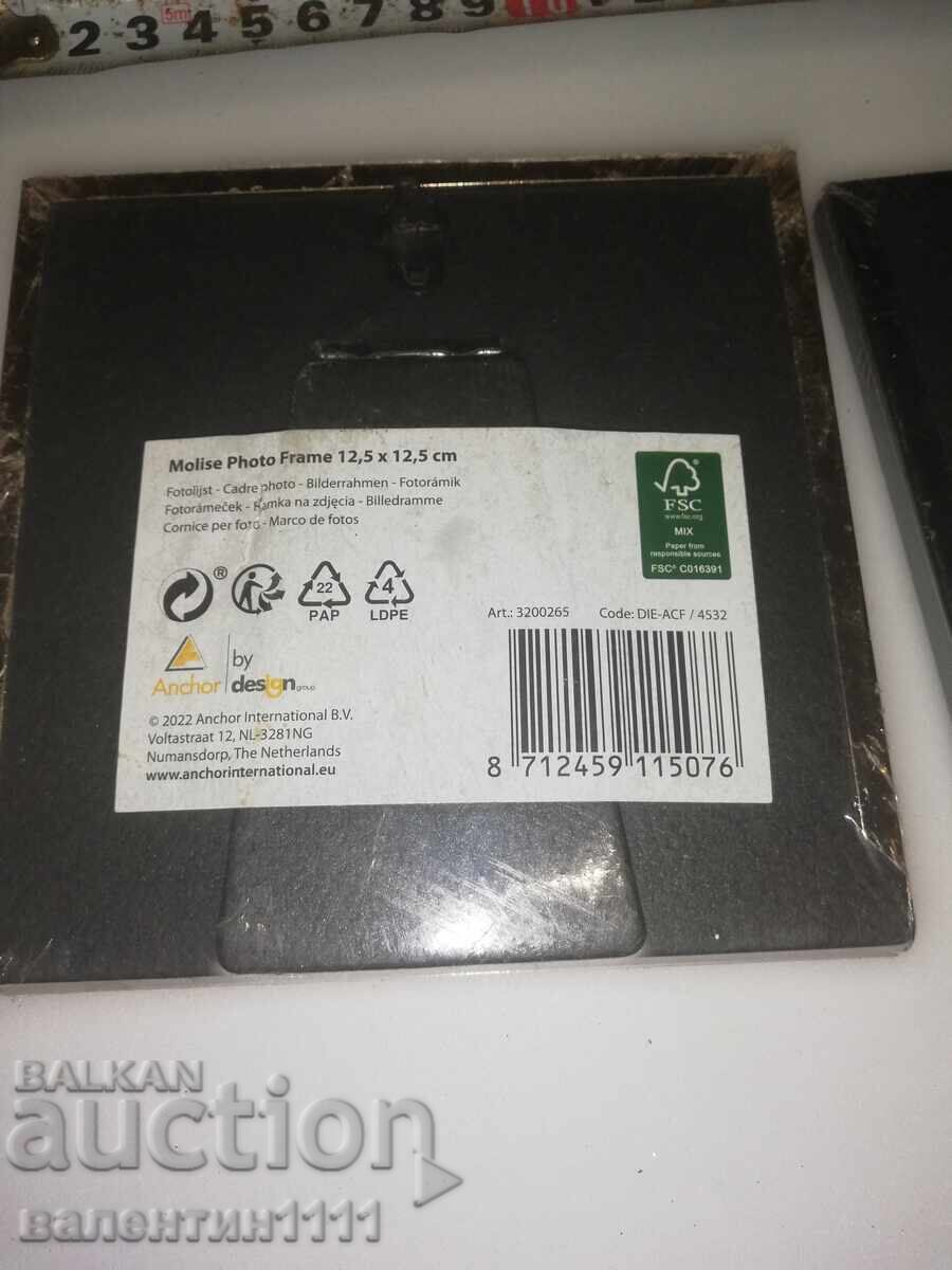 Δύο κορνίζες για φωτογραφίες με τιμή 0.01 BGN | € 0.01 Δύο κορνίζες για φωτογραφίες με τιμή 0.01 BGN | € 0.01