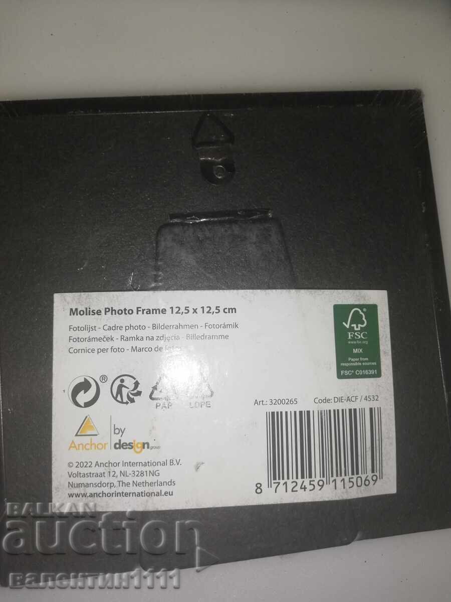 Δημοπρασία Δύο κορνίζες για φωτογραφίες Δημοπρασία Δύο κορνίζες για φωτογραφίες