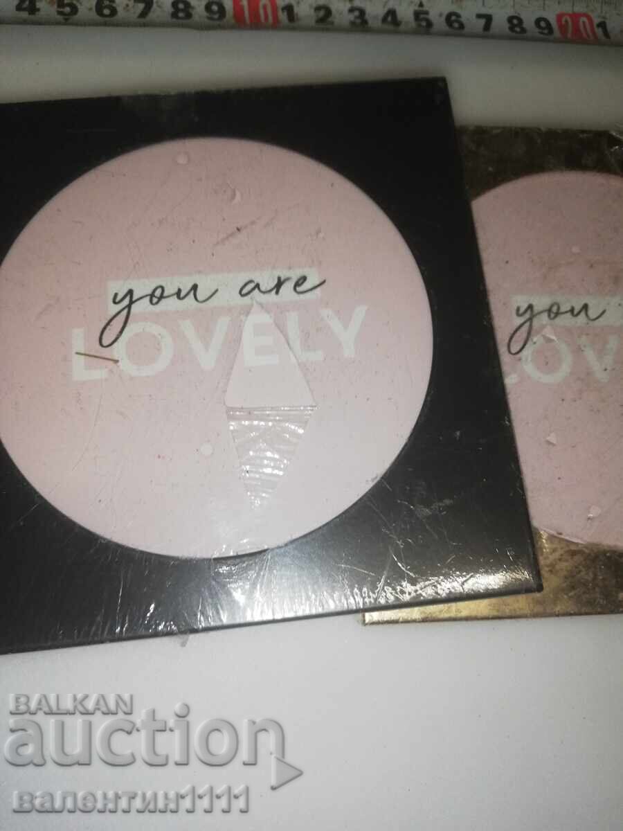 Παράδοση Δύο κορνίζες για φωτογραφίες Παράδοση Δύο κορνίζες για φωτογραφίες