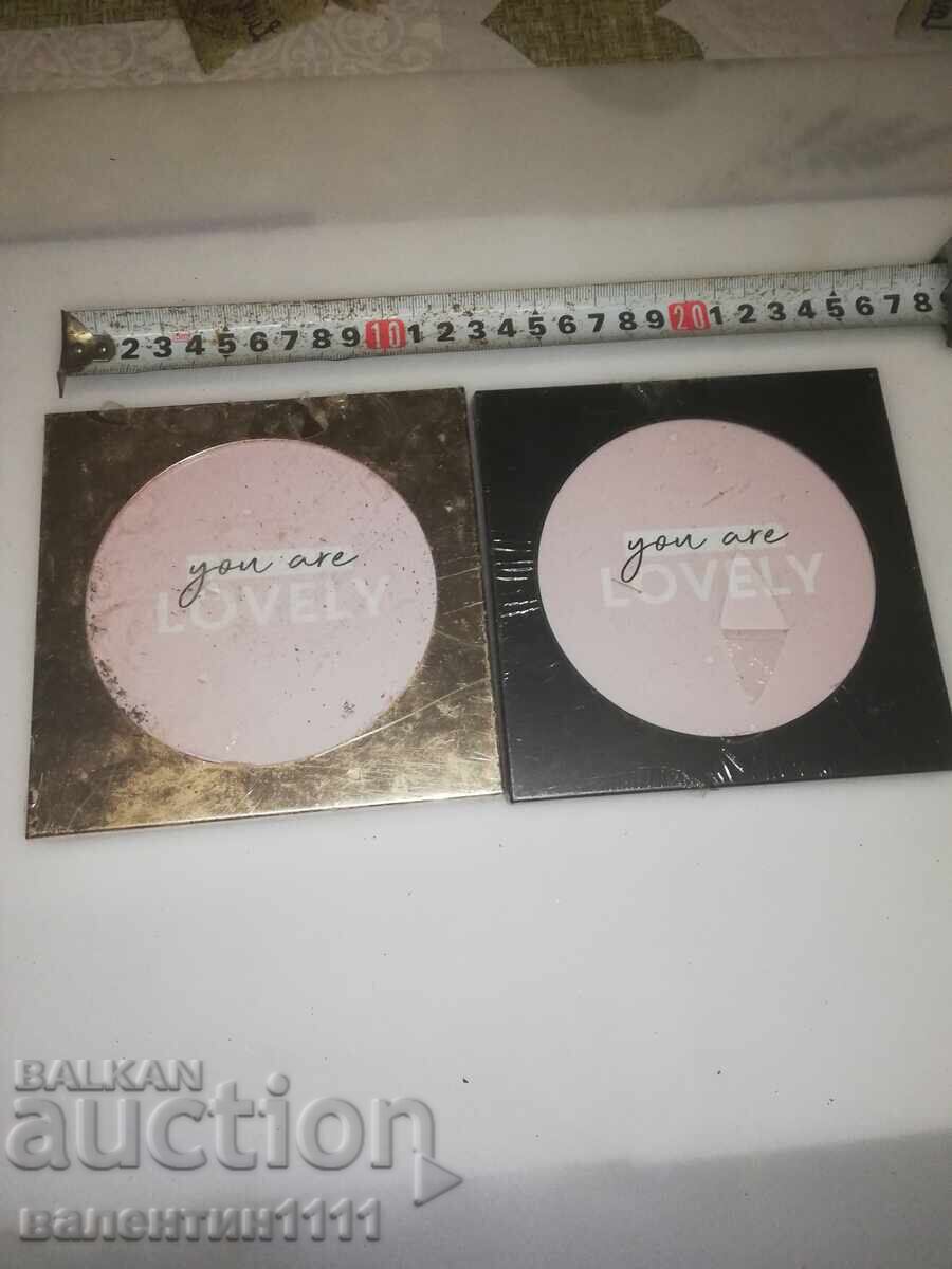 Δύο κορνίζες για φωτογραφίες Δύο κορνίζες για φωτογραφίες