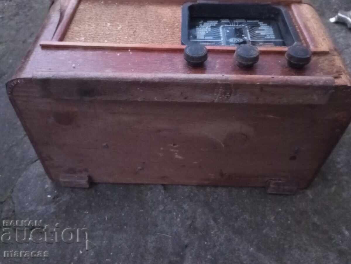 Licitație Un radio vechi