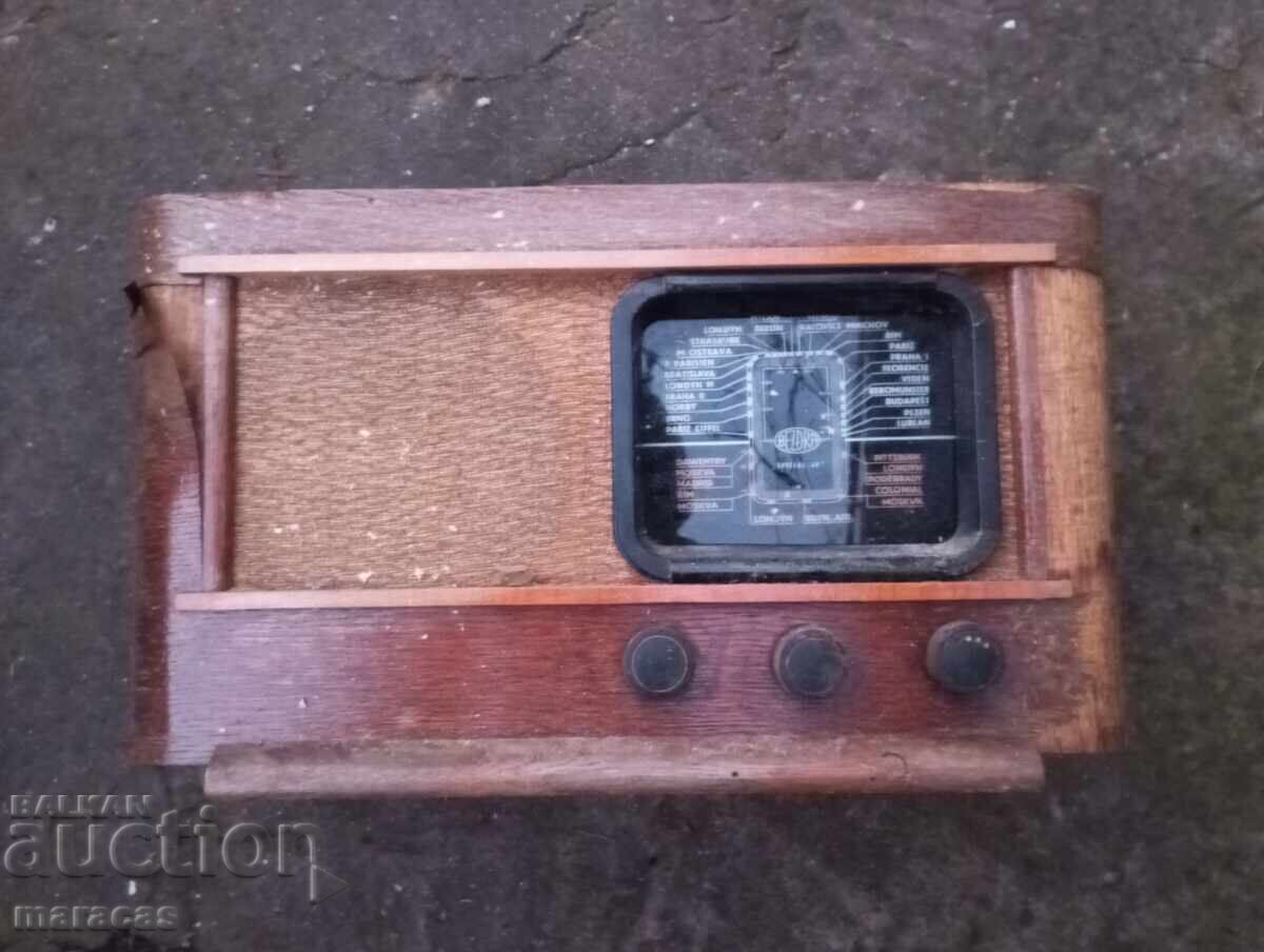 Стар радиоапарат