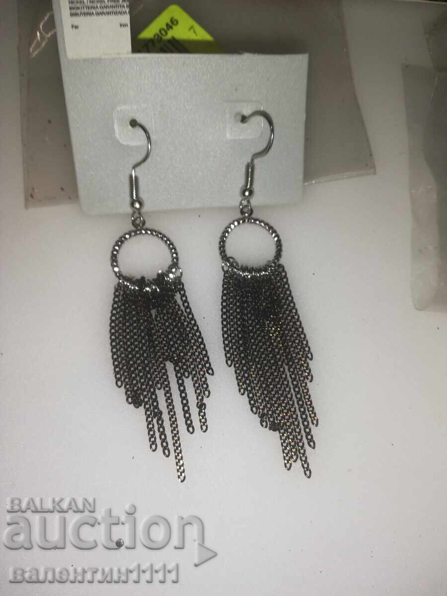 O mulțime de cercei cu preț 0.01 BGN | € 0.01 O mulțime de cercei cu preț 0.01 BGN | € 0.01