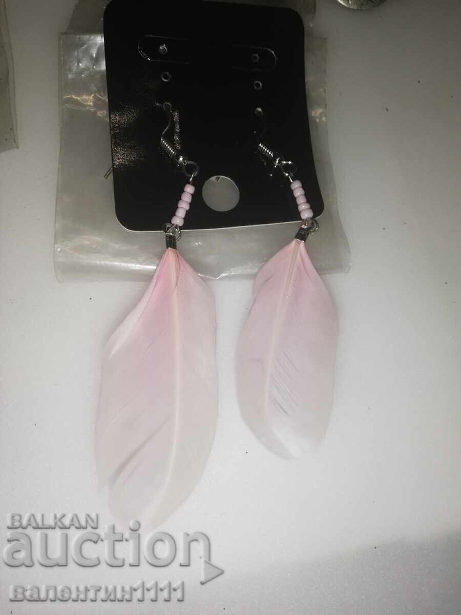 Licitație O mulțime de cercei Licitație O mulțime de cercei