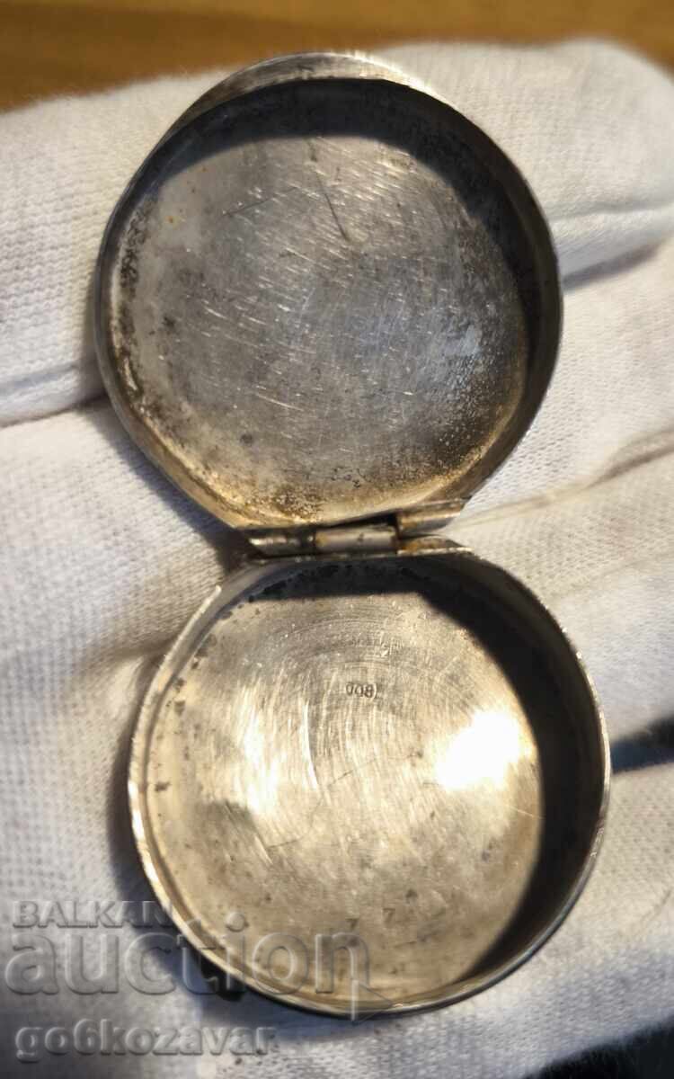 Livrarea Cutie veche de argint ștanțată, gravată, detalii florale Livrarea Cutie veche de argint ștanțată, gravată, detalii florale