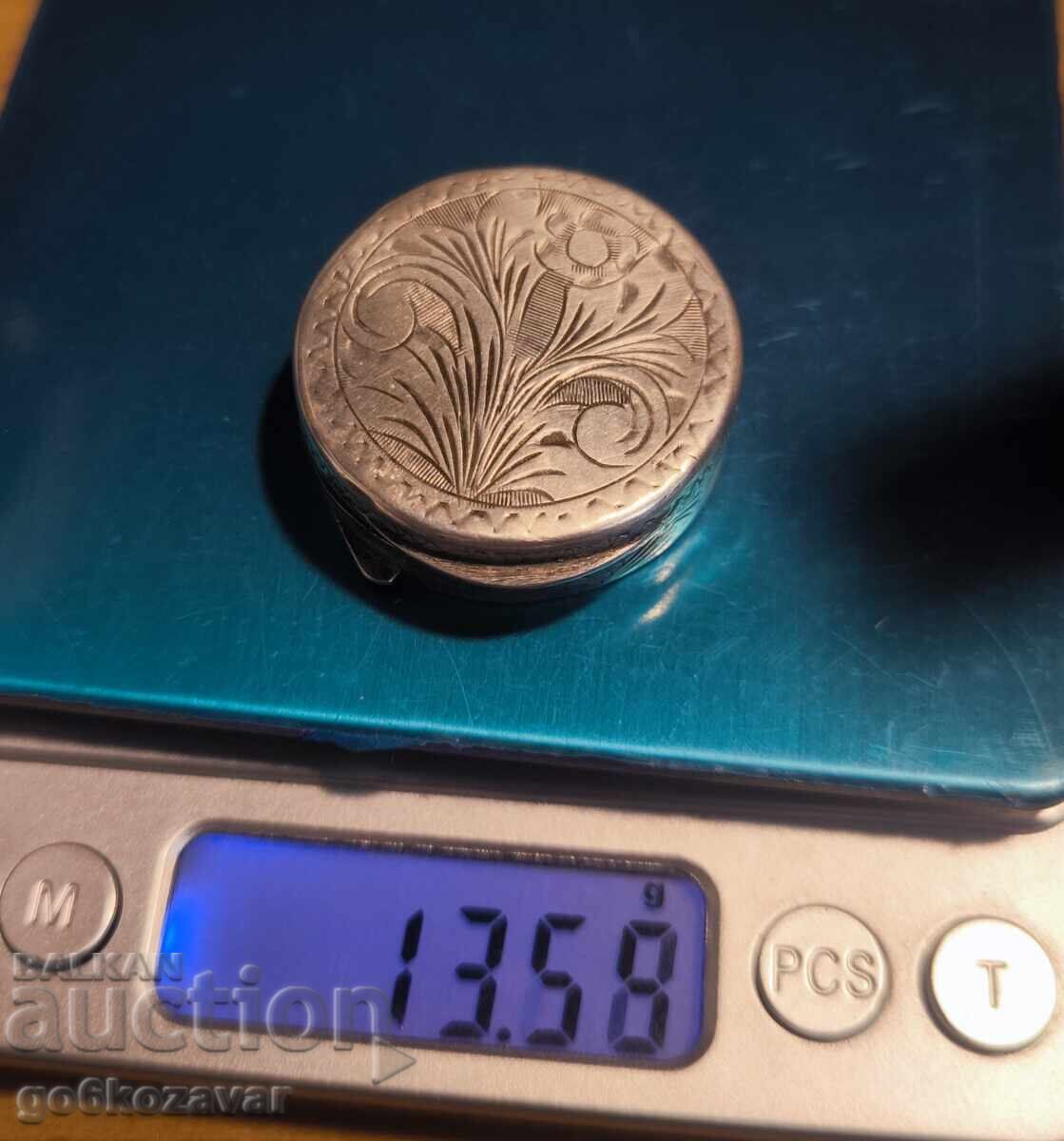 Cutie veche de argint ștanțată, gravată, detalii florale - 6 Cutie veche de argint ștanțată, gravată, detalii florale - 6