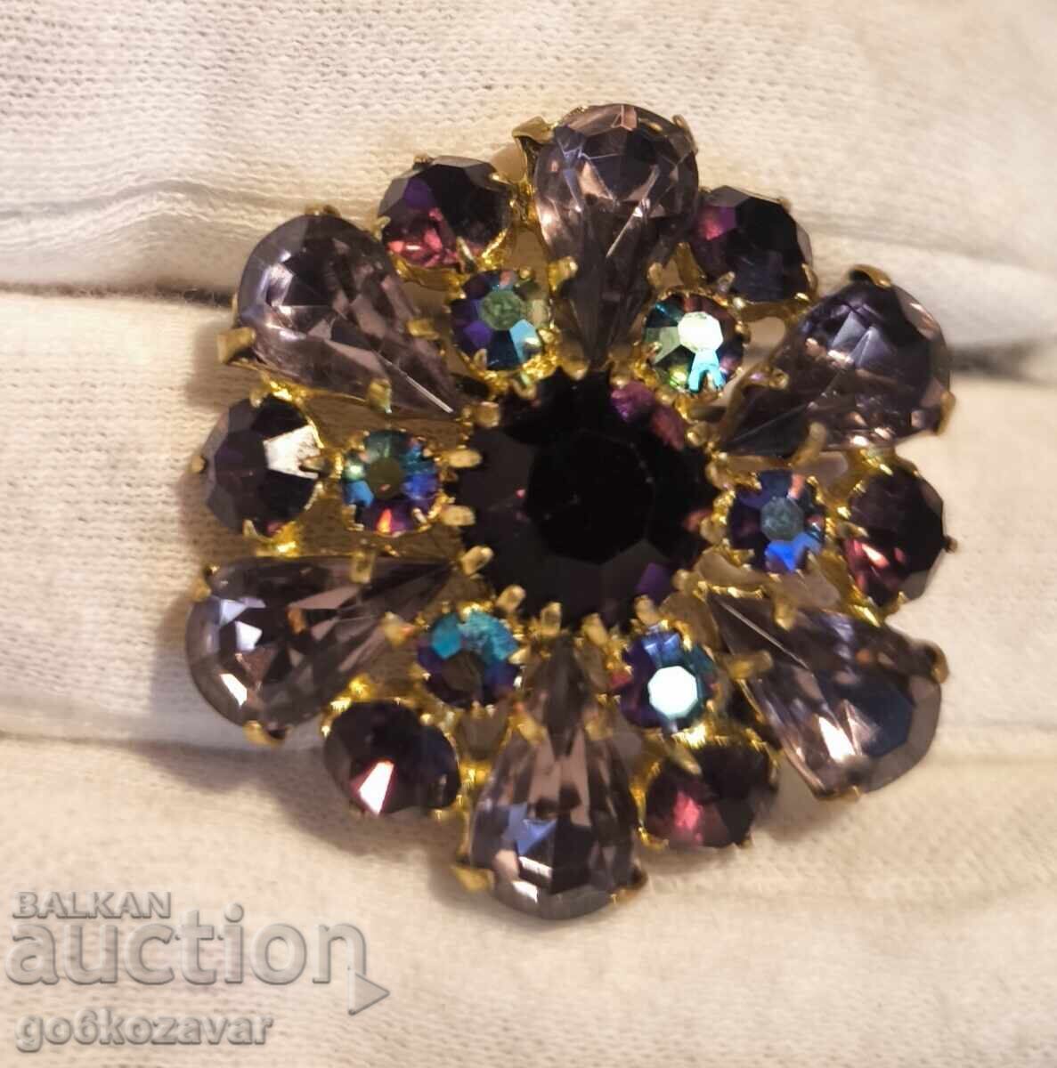 Винтидж ,Брошка „Цвете" с аврора бореалис кристали Красота с цена 35.00 лв. | € 17.90 Винтидж ,Брошка „Цвете" с аврора бореалис кристали Красота с цена 35.00 лв. | € 17.90