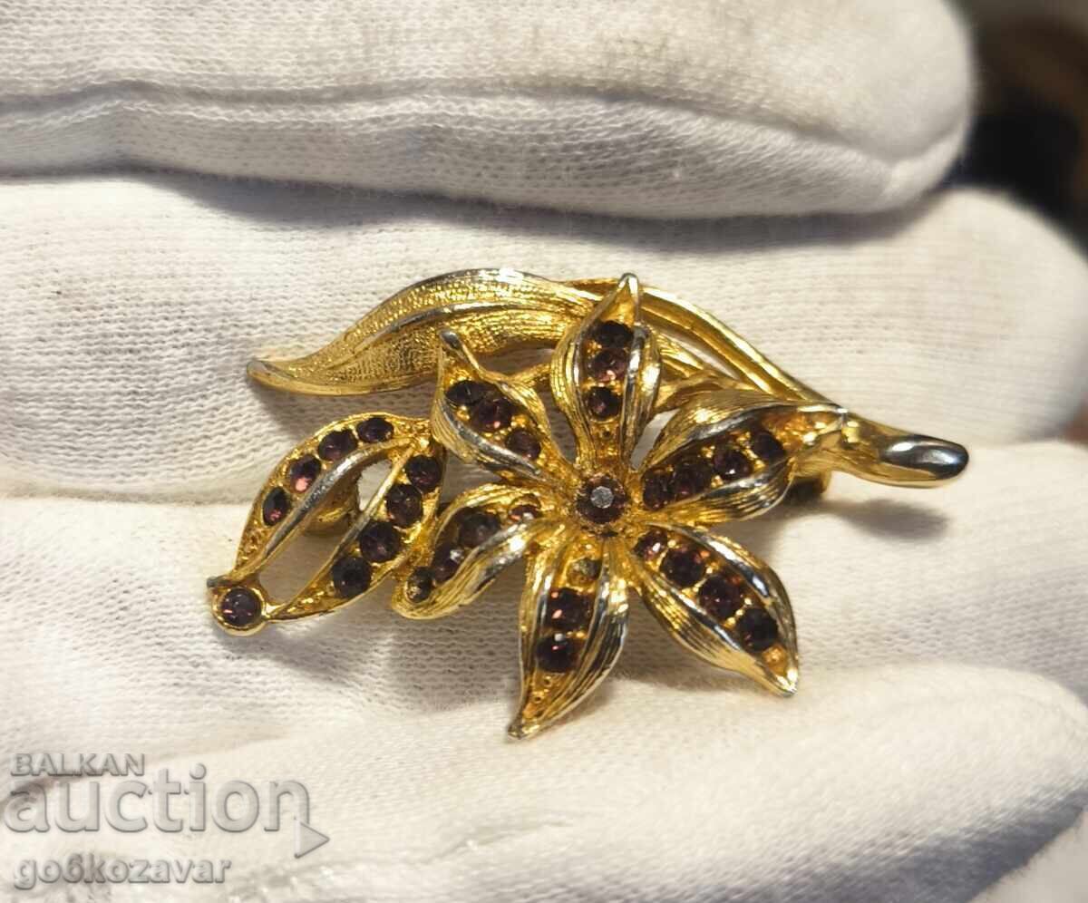 Vintage brooch with purple crystals in gold color! with price € 6.50 | 12.71 BGN Vintage brooch with purple crystals in gold color! with price € 6.50 | 12.71 BGN
