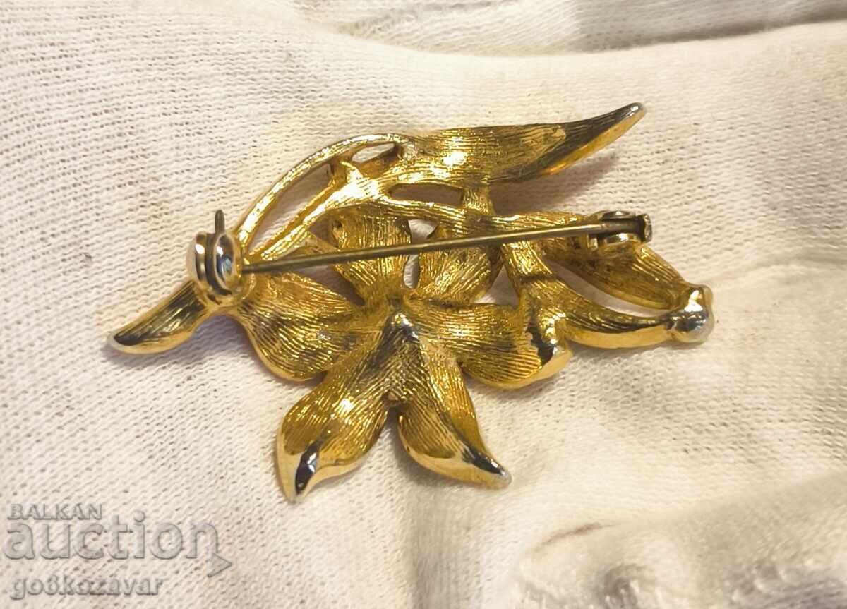 Auction Vintage brooch with purple crystals in gold color! Auction Vintage brooch with purple crystals in gold color!