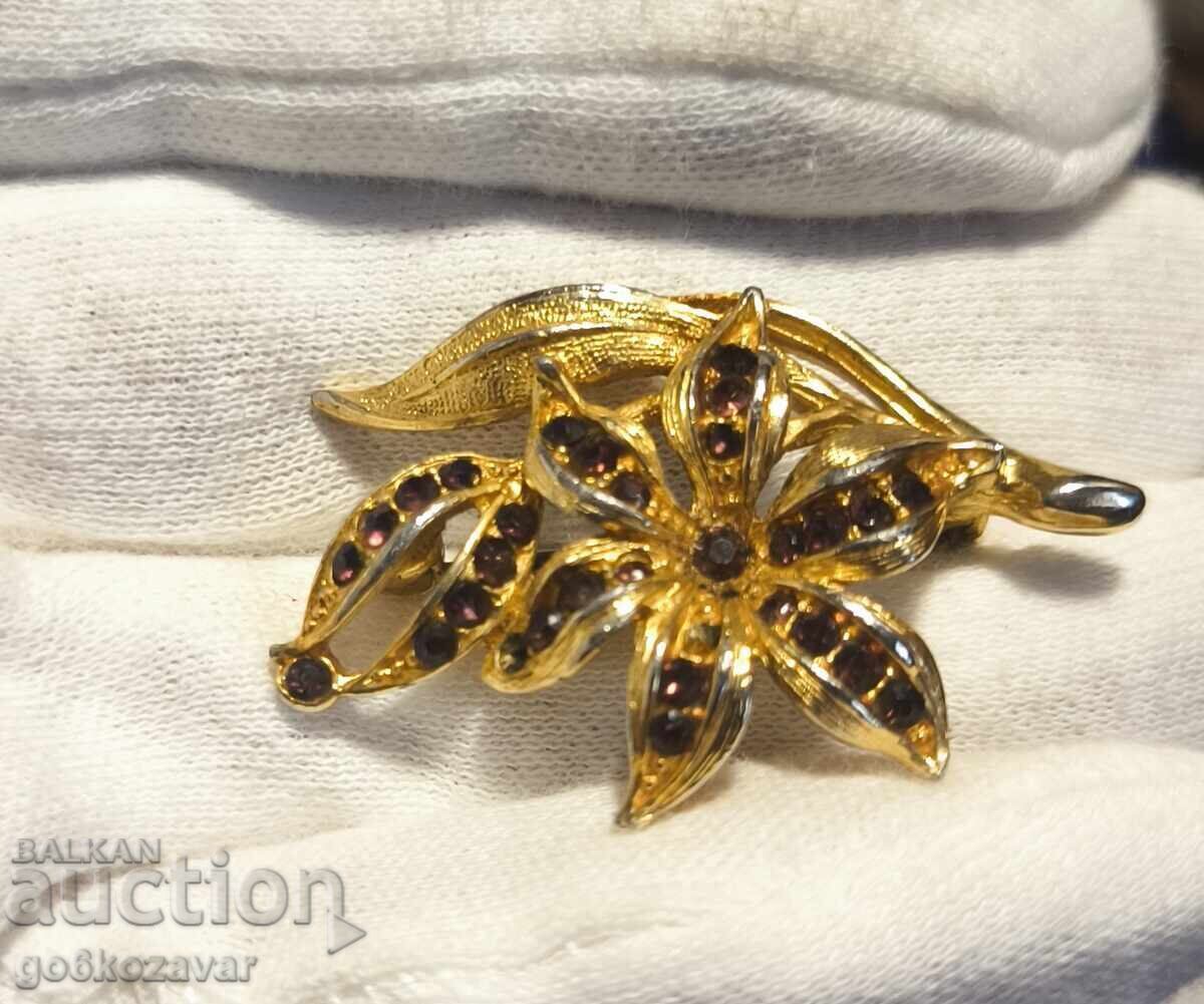 Delivery of Vintage brooch with purple crystals in gold color! Delivery of Vintage brooch with purple crystals in gold color!